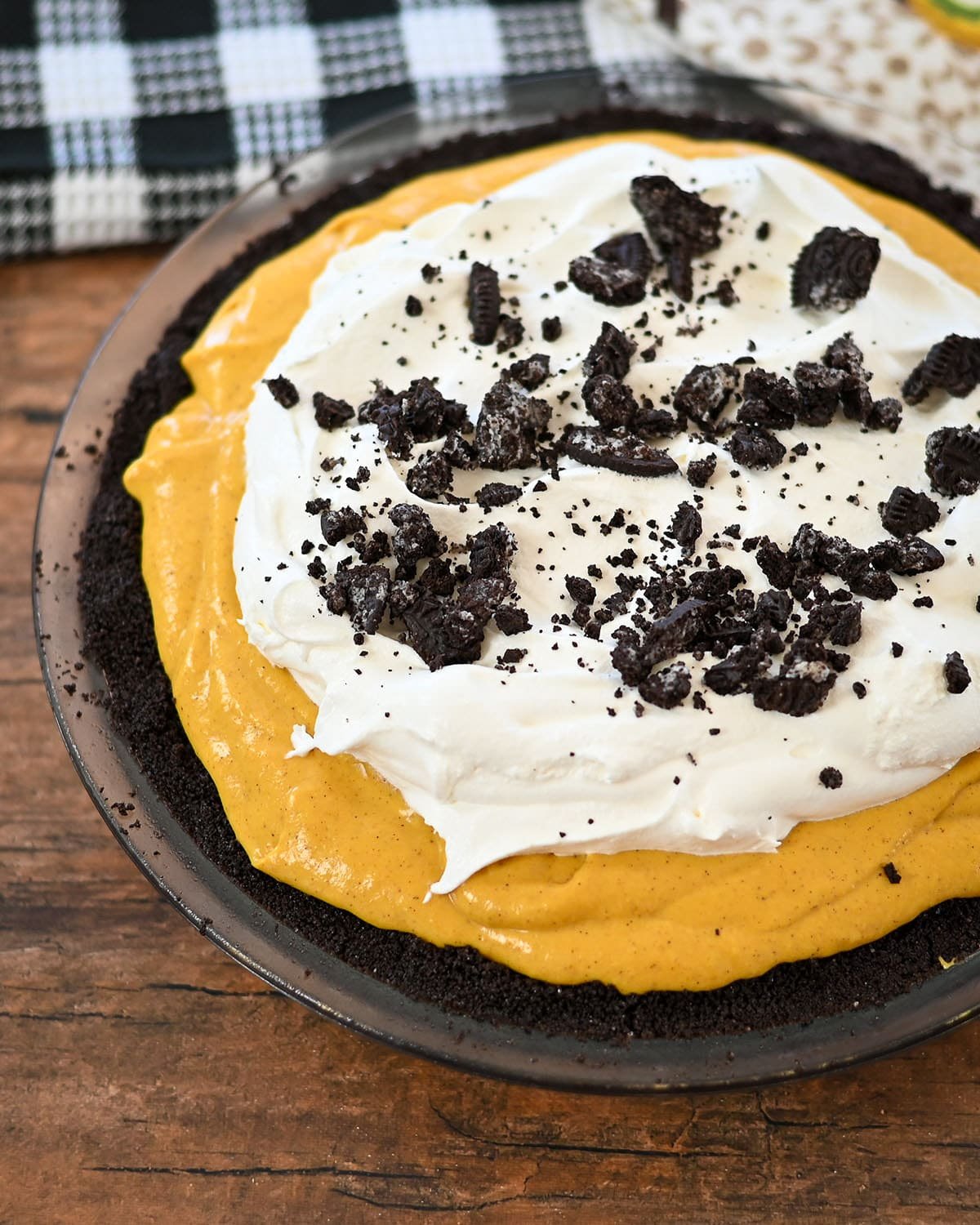 An oreo crust filled with pumpkin and pudding pie filling. 