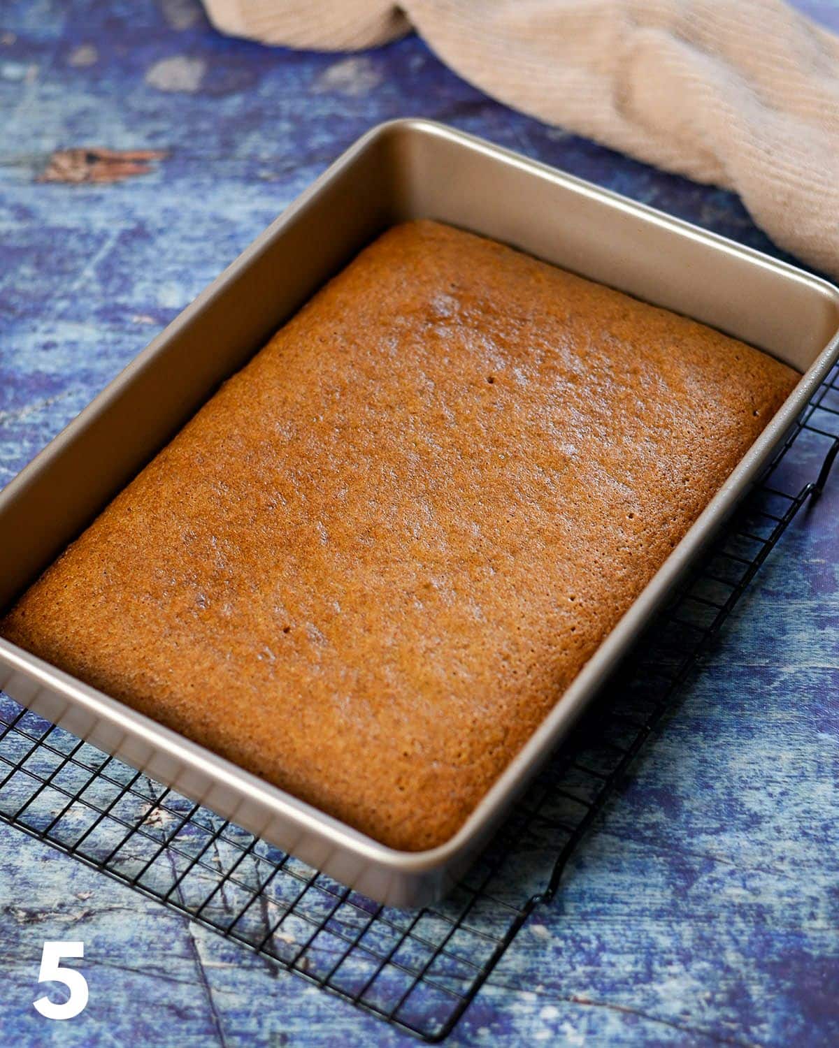 Just baked applesauce cake in a metal oblong pan.
