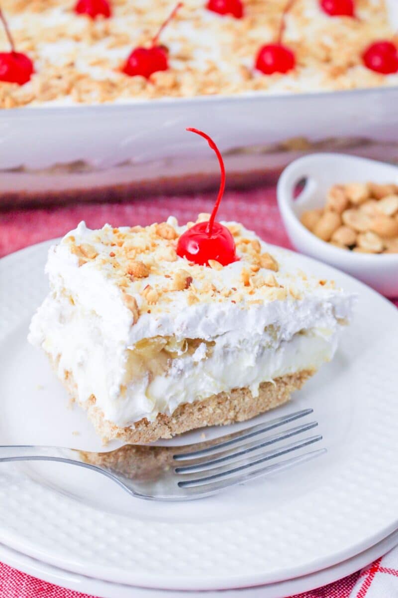 Banana Split Cake (no bake) - Cook This Again Mom